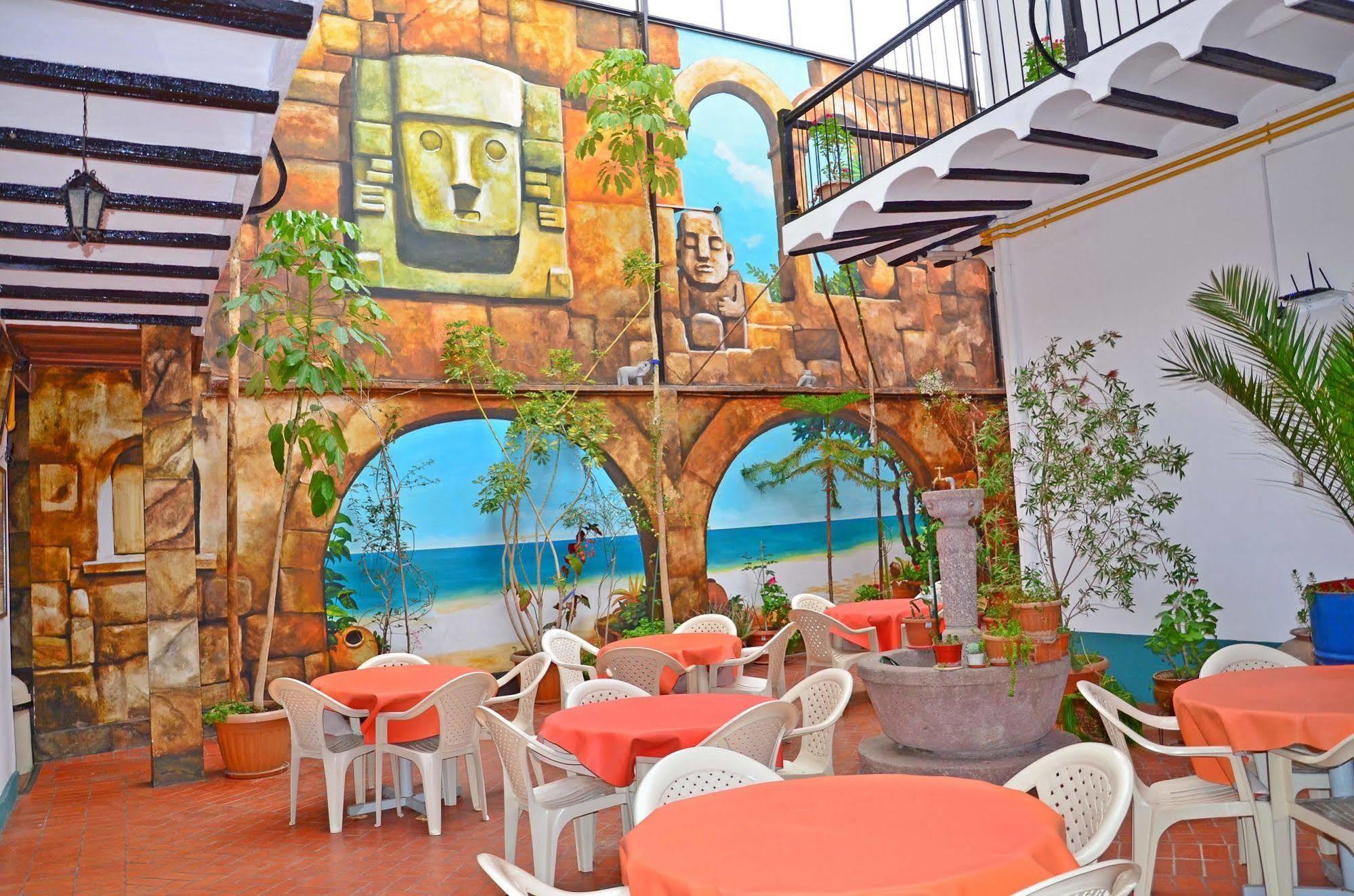 Momema Inn La Paz Buitenkant foto