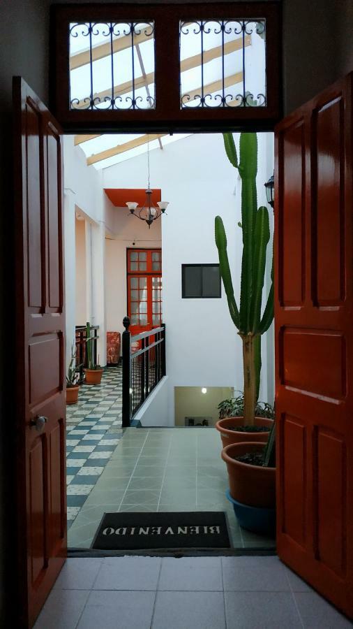 Momema Inn La Paz Buitenkant foto